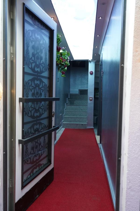 Middle Village Istambul Exterior foto
